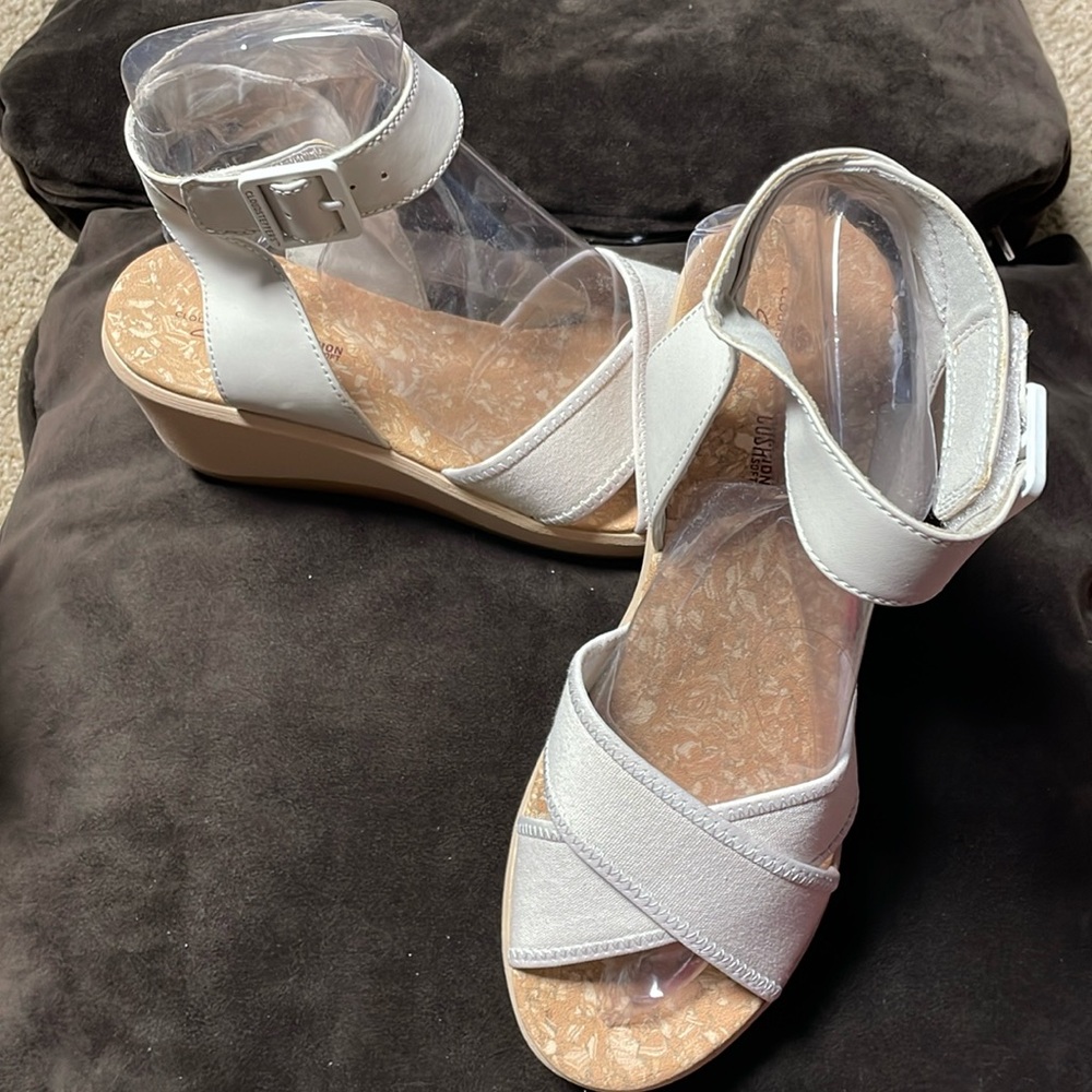 Clark’s Cloudstepper wedge 1 inch front to 3 inches at heel.